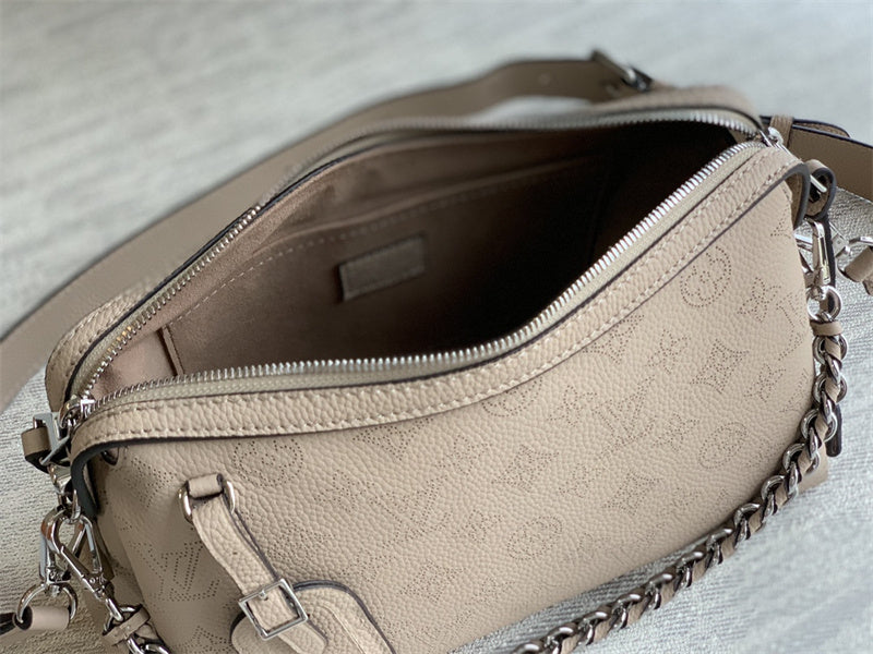  structured bag interior and compartment view 9