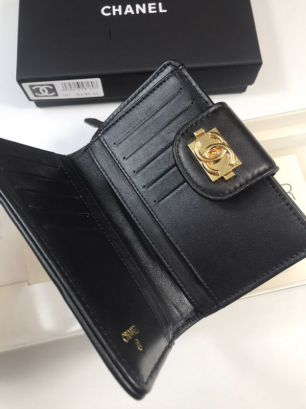 Zivas Charm Polished Finish Everyday Handbag (Elevated Accessory Essential) – Close-Up Detail