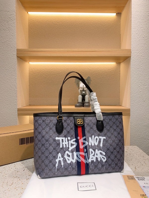 Ziva's Charm handbag – close-up view (one versatile size)