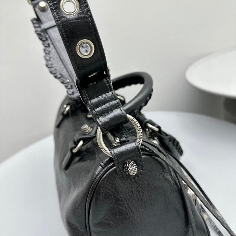 Zivas Charm Chic Craftsmanship Statement Handbag (Premium Everyday Carry) – Detail View