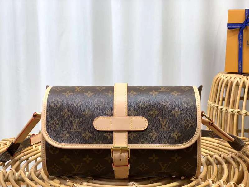 Side profile of modern refined women's handbag – women's luxury accessory