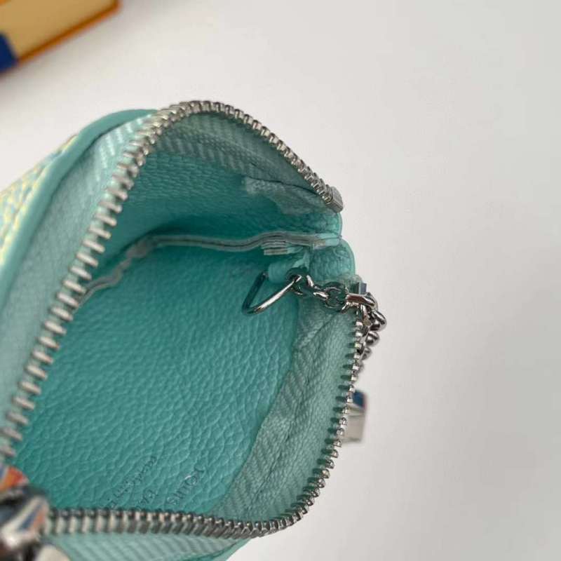 Side profile of everyday-luxe polished women's handbag – women's luxury handbag