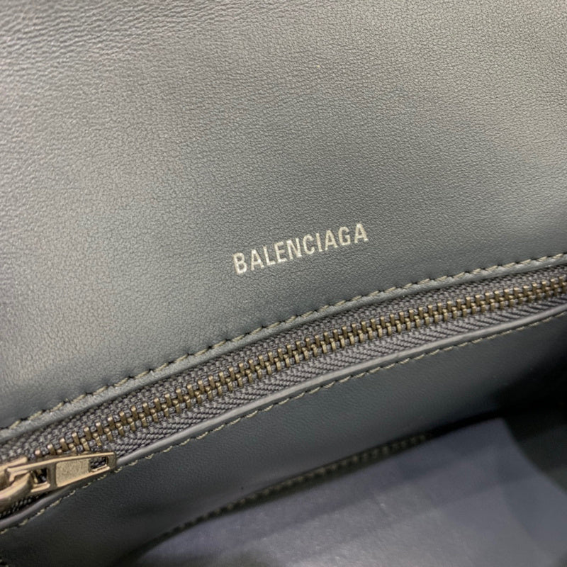 Zivas Charm Classic Sensibility Statement Handbag (Contemporary Shape Language) – Lifestyle Shot
