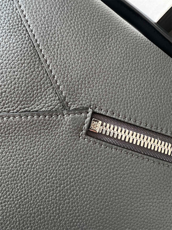 Ziva's Charm handbag – full view (36.5cm*19cm*23cm)