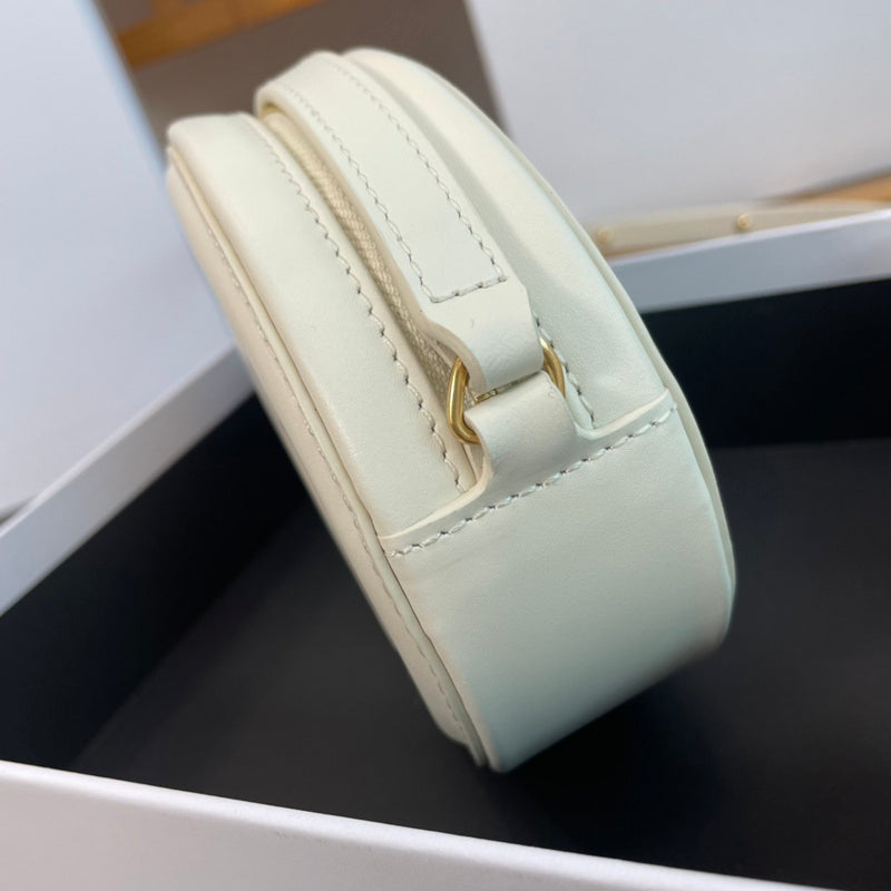 Front view of chic modern women's handbag – women's luxury accessory