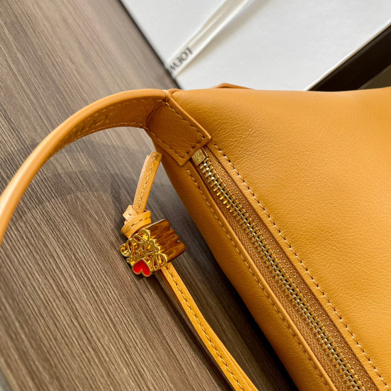 Ziva's Charm handbag – back view (21cm*17cm*12.5cm)