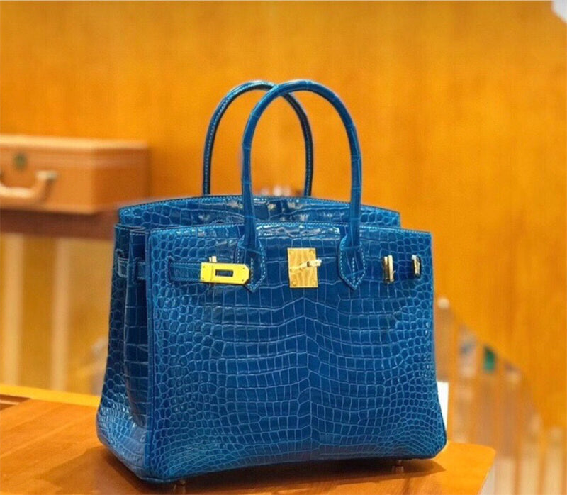 Streamlined handbag styled for everyday wear