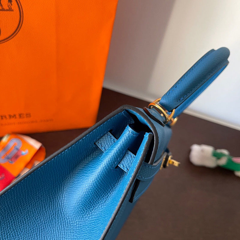 Crisp handbag styled for everyday wear