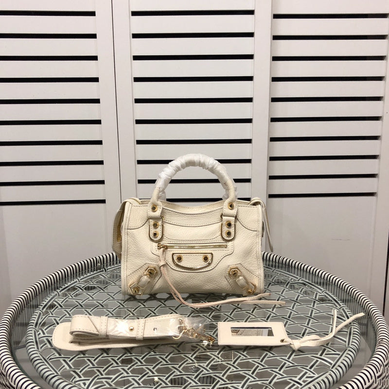Side profile of statement everyday-luxe women's handbag – women's statement bag