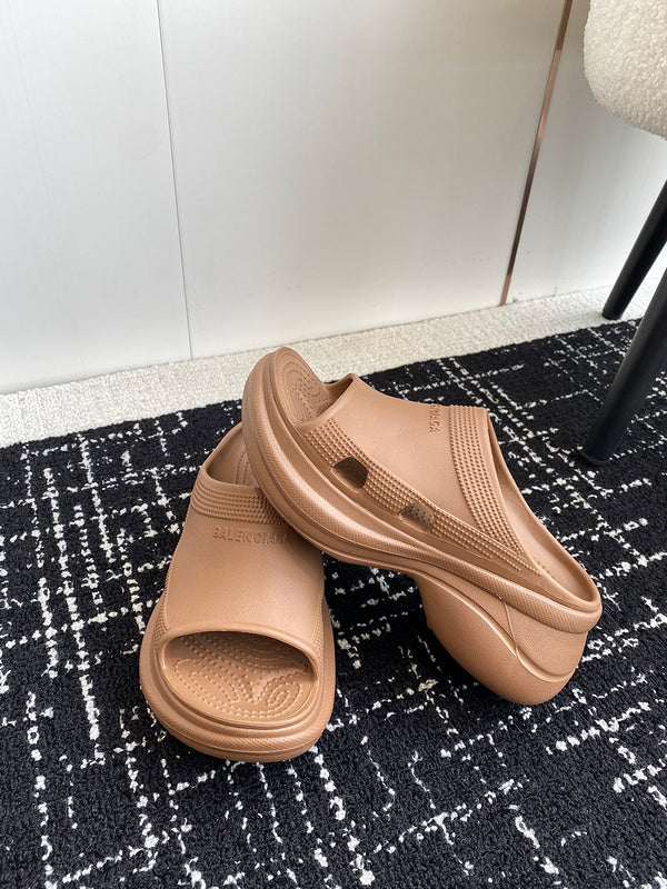 Zivas Charm Everyday Sophistication Designer Sandals (Elevated Footwear Essential) – Close-Up Detail