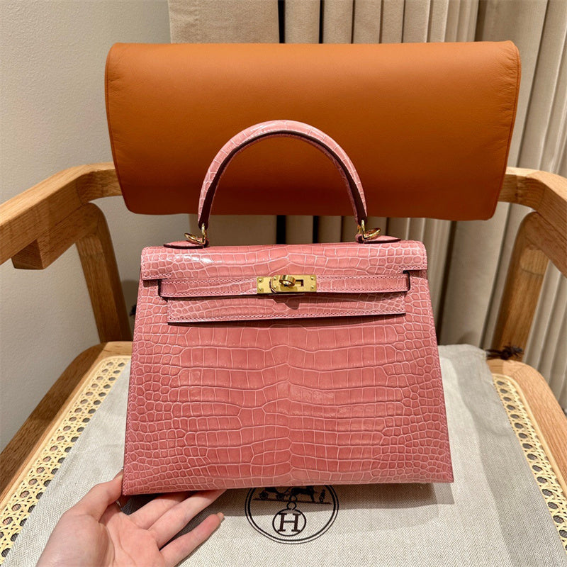  Elegant shopper bag carried on shoulder 10