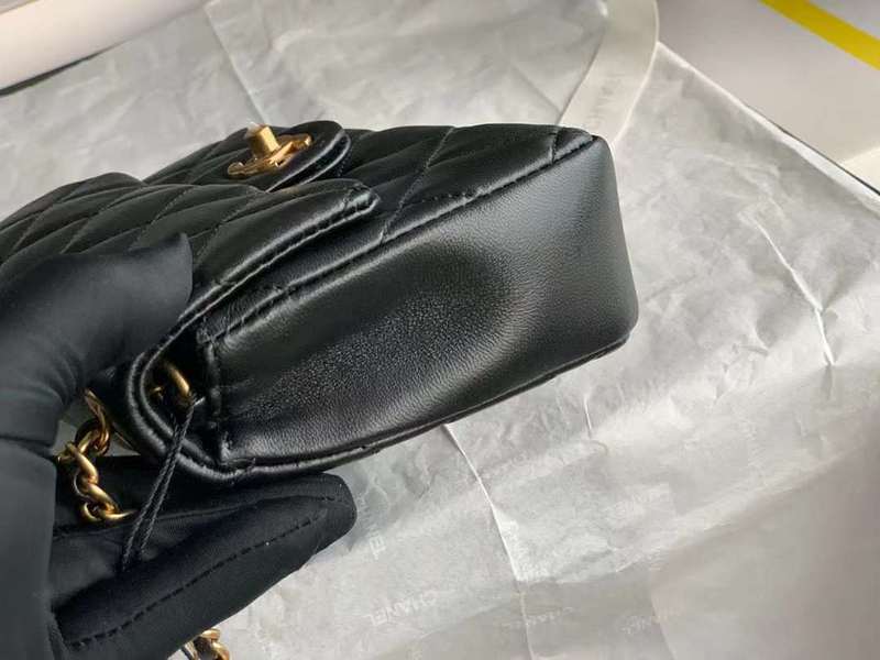 Zivas Charm Classic Sensibility Everyday Handbag (Everyday Luxury Essential) – Close-Up Detail
