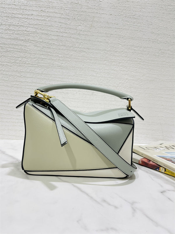 Ziva's Charm handbag – interior view (24cm*16cm*10cm)