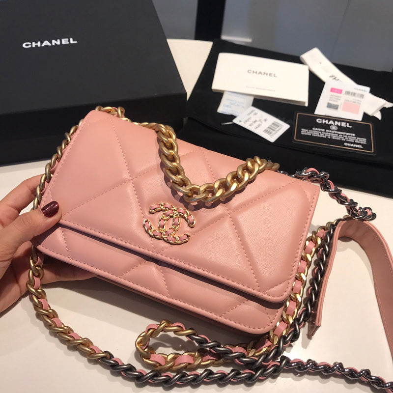 Zivas Charm Refined Structure Fashion Handbag (Considered Detail & Form) – Close-Up Detail