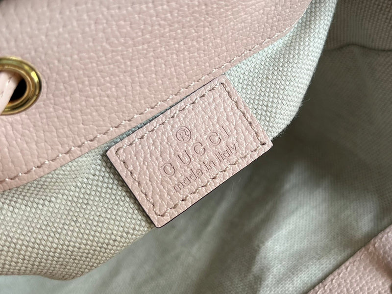Side profile of modern chic women's handbag – women's luxury accessory