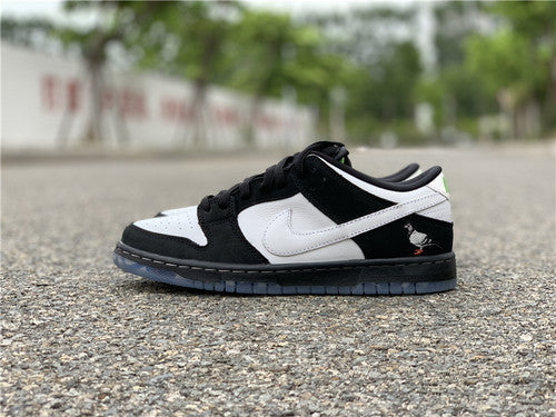 Nike Men's & Women's Luxury Low-Top Trainers — Style 033 back view