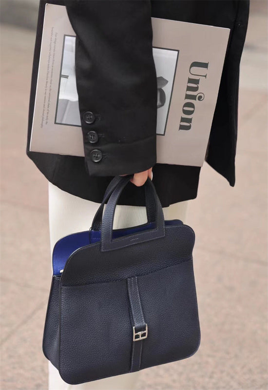  Streamlined shopper bag front view 13