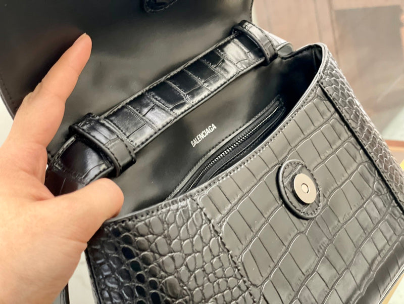 Ziva's Charm handbag – interior view (one versatile size)