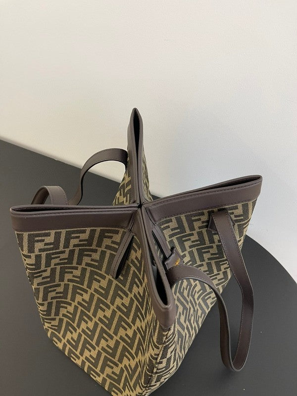 Ziva's Charm handbag – back view (32.5cm*32.5cm*27.5cm)