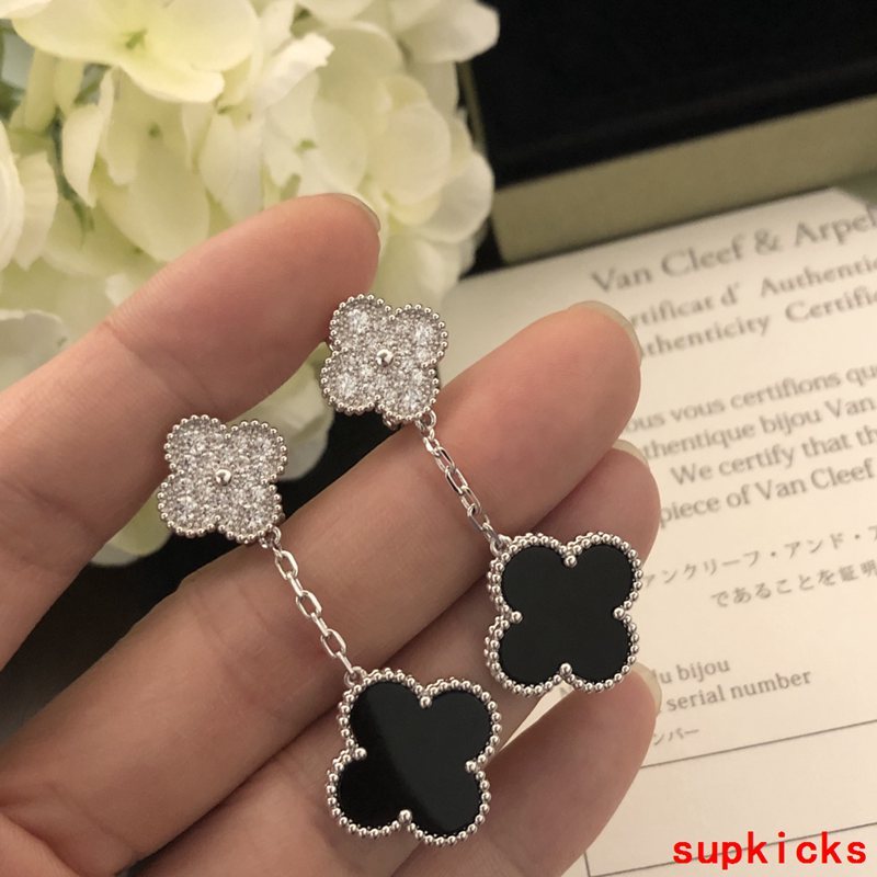 Close-up detail view of Van Cleef & Arpels unisex jewelry piece