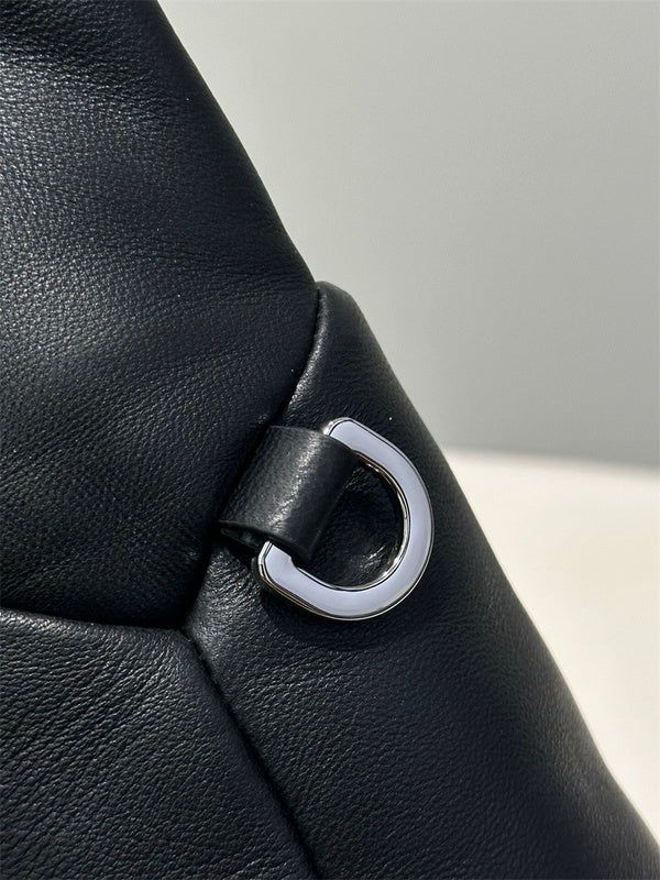 Ziva's Charm handbag – detail view (28.5cm*14cm*10.2cm)