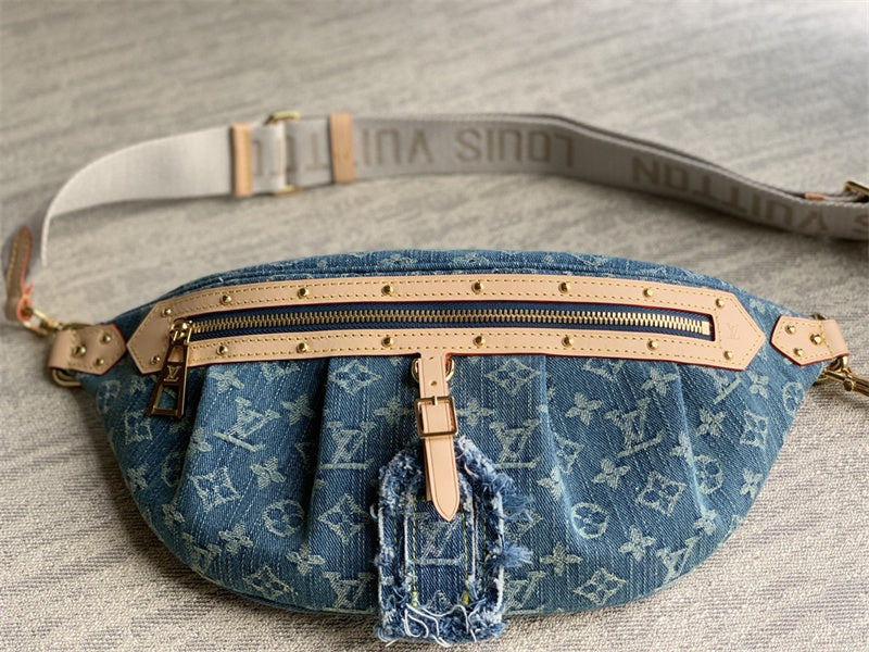  Elegant shoulder bag front view
