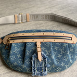  Elegant shoulder bag front view
