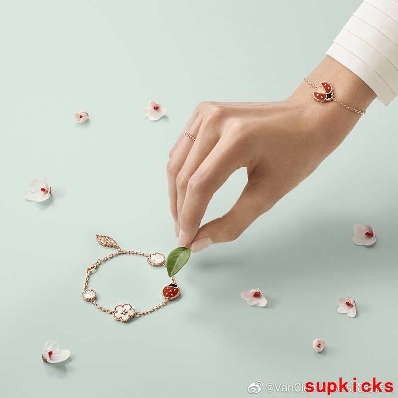 Close-up detail view of Van Cleef & Arpels unisex jewelry piece