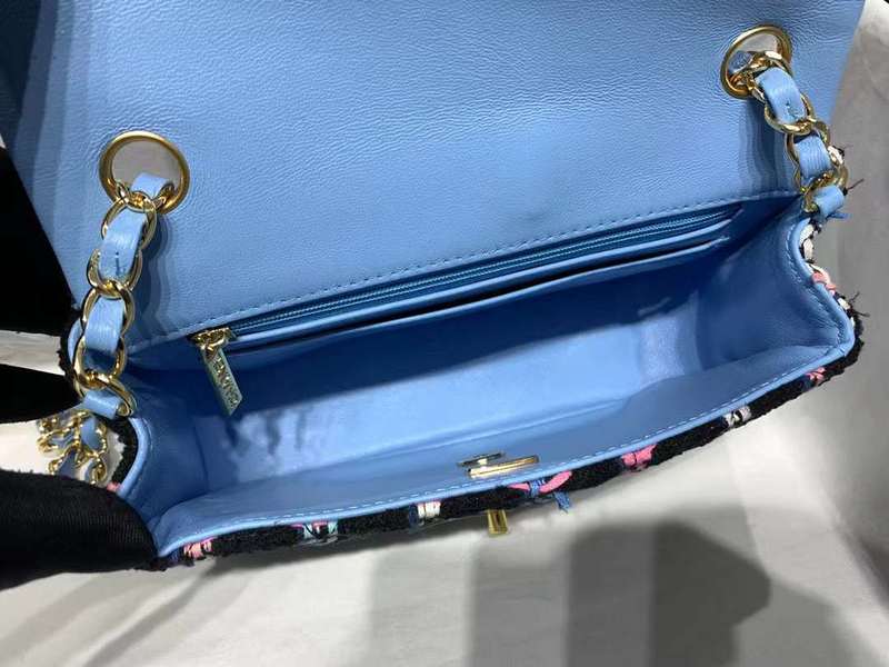 Zivas Charm Signature Style Luxury Handbag (Effortless Style Upgrade) – Lifestyle Shot