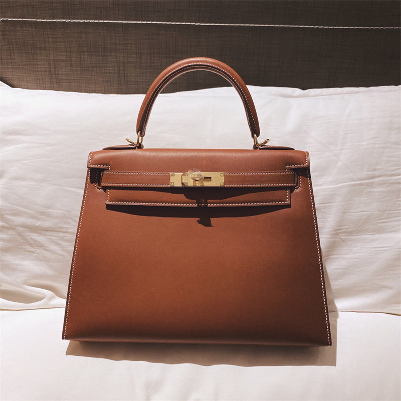  tailored tote bag detail view showing craftsmanship 8
