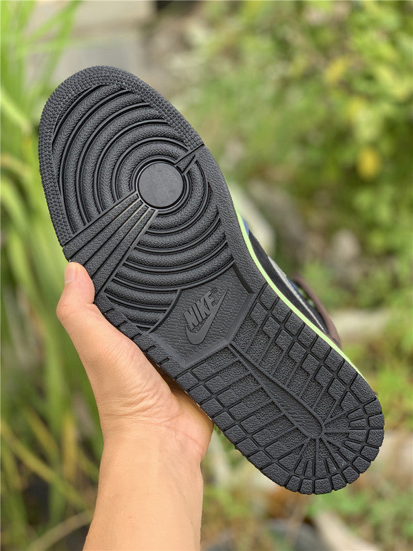 Nike Men's & Women's Signature Luxury Sneakers — Style 120 detail view