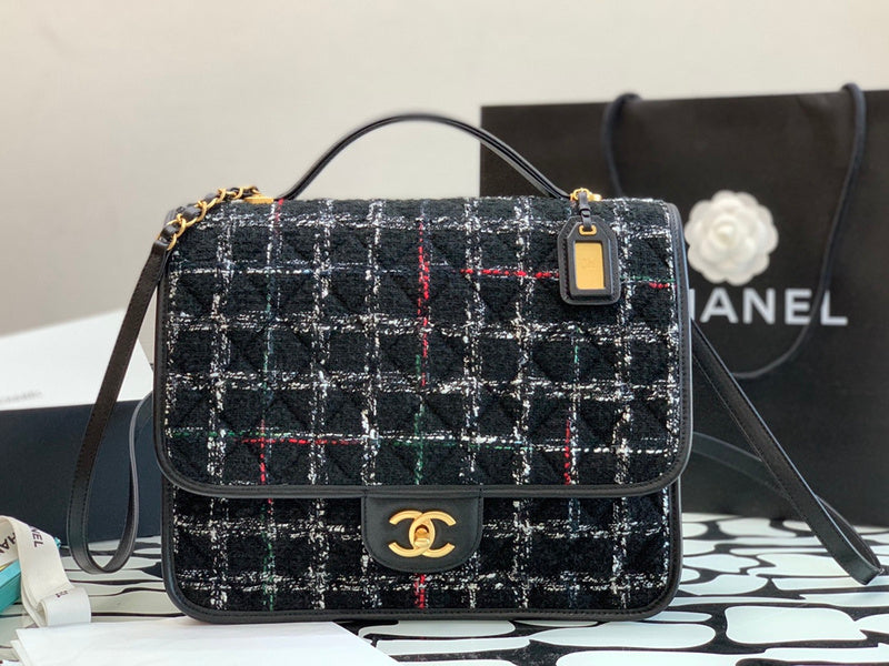  spacious purse view 4