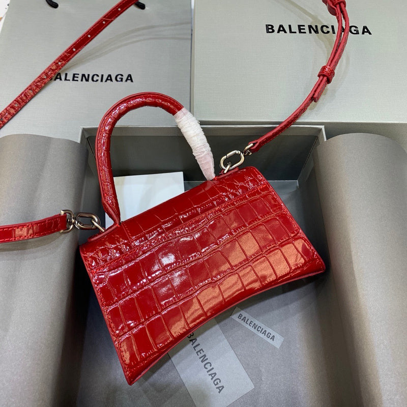 Understated Vegan Leather Handbag - Versatile Everyday Design | Women's Luxury Handbag #569 - close-up detail shot (image 3) of designer-inspired handbag