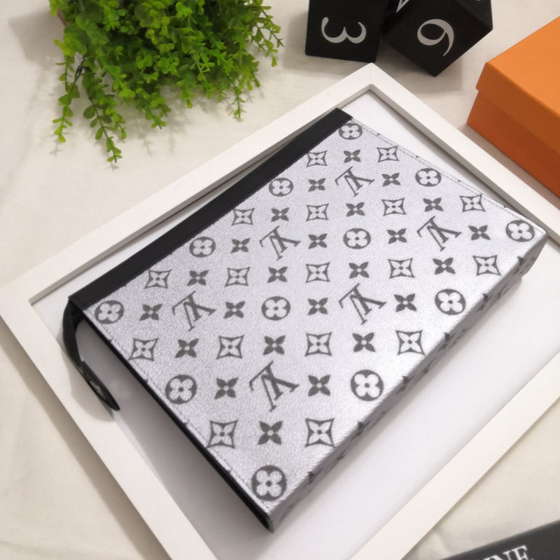 Styled lifestyle shot of everyday-luxe modern women's handbag – women's everyday handbag