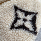  chic everyday bag detail view showing craftsmanship 8