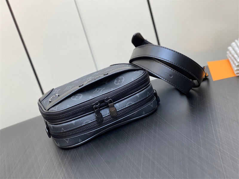  signature structured bag detail view showing craftsmanship 14