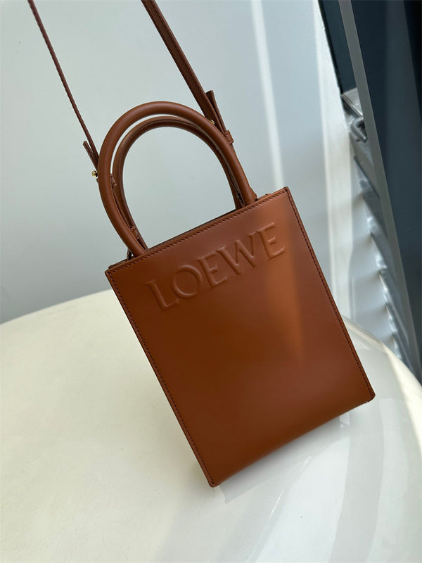 Ziva's Charm handbag – close-up view (36cm*28cm*7.5cm)