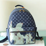  Understated everyday bag front view