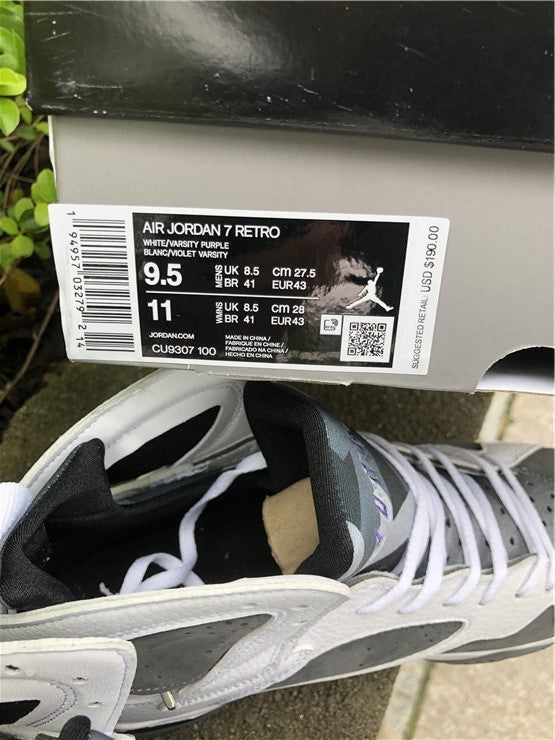 Nike Men's & Women's Premium Low-Top Trainers — Style 181 close-up view