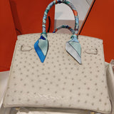  Clean-Lined shoulder bag carried on shoulder