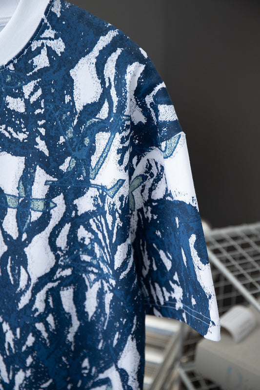 Full styled look of Louis Vuitton cotton t-shirt with logo-detail design