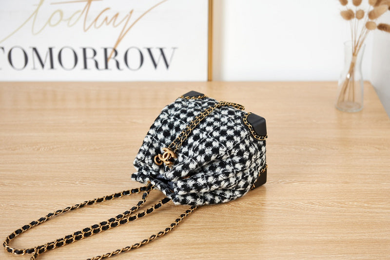 Zivas Charm Refined Everyday Style Designer Handbag (Versatile Style Statement) – Interior View