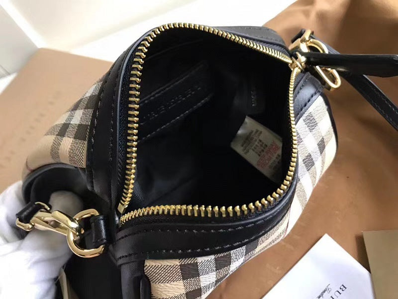 Ziva's Charm handbag – product shot (one versatile size)