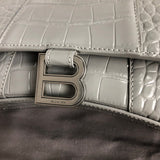 Handle and strap detail of signature chic women's handbag – women's luxury accessory