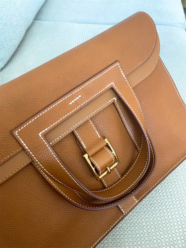  Minimalist handbag carried on shoulder 10