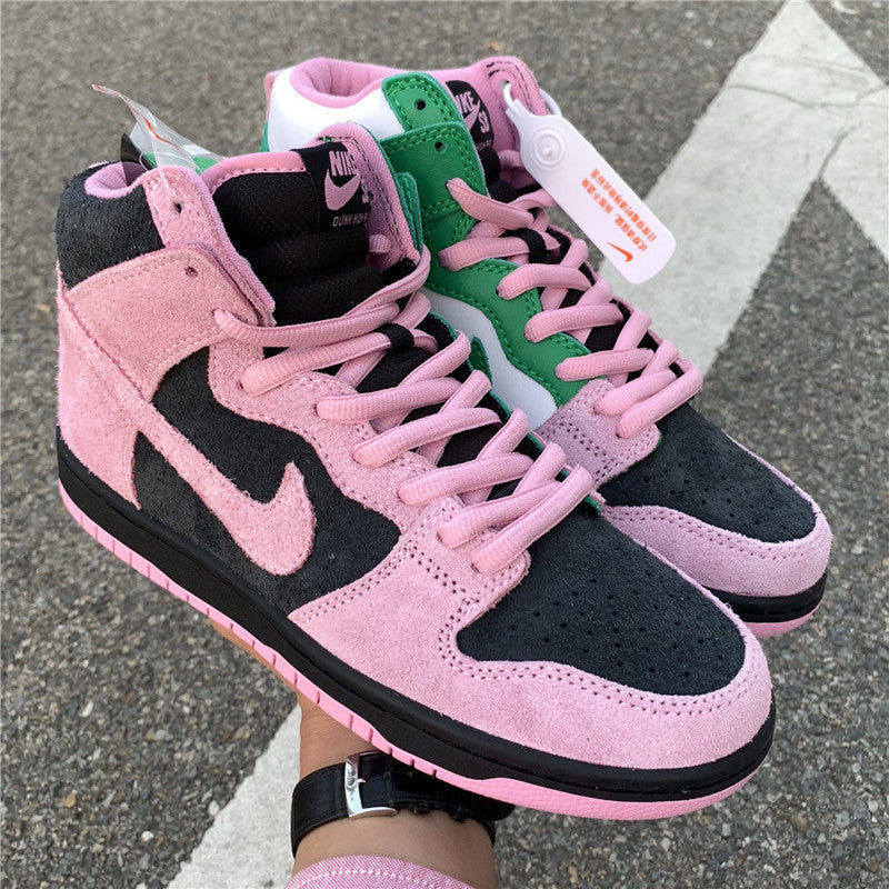 Nike Men's & Women's Iconic Street Trainers — Style 203 hardware detail