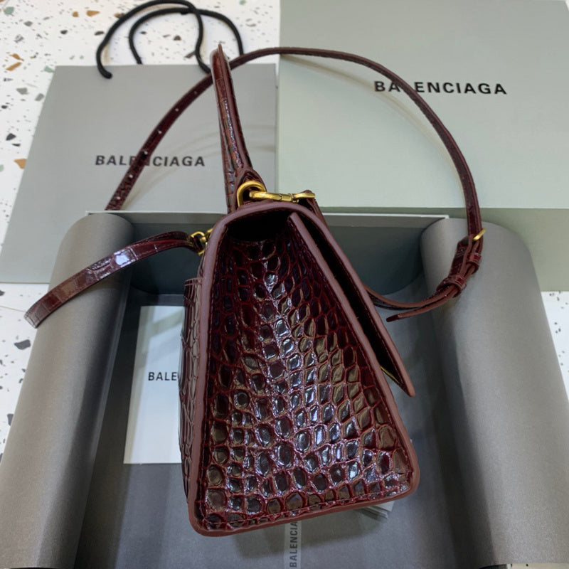 Polished Premium PU Leather Handbag - Polished Finish | Women's Fashion Handbag #551 - close-up detail shot (image 3) of designer-inspired handbag