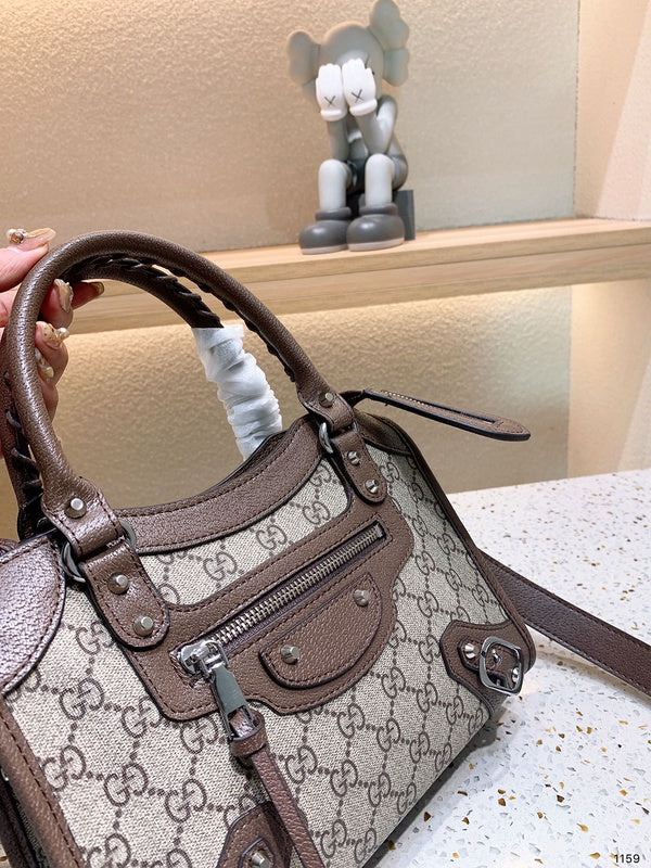 Ziva's Charm handbag – back view (one versatile size)