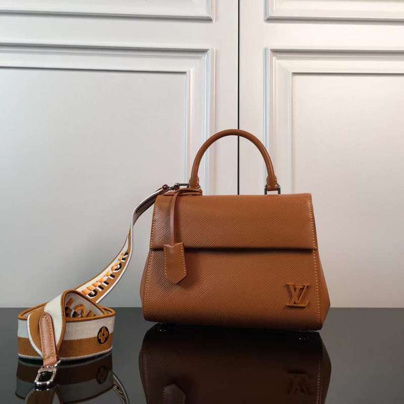 Side profile of modern classic women's handbag – women's designer-style accessory