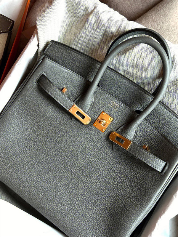  classic carryall bag styled with outfit 12